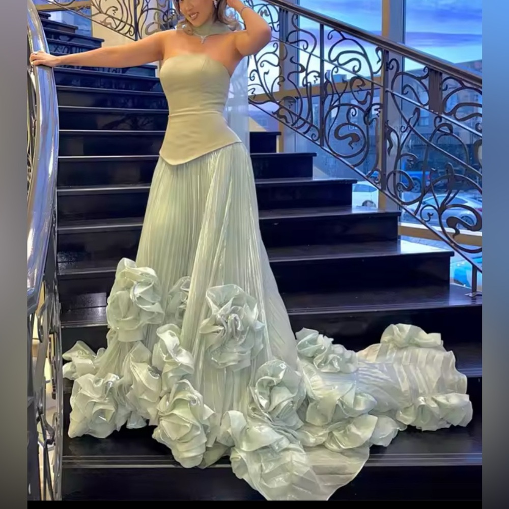 NEW $1985 La Rosée Impériale Gown - Picture 3 of 12
